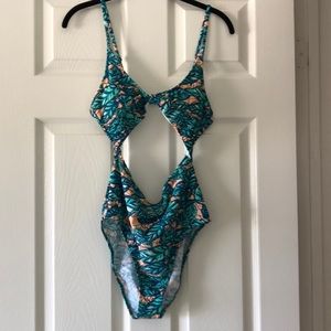 NEVER WORN! Cupshe one piece